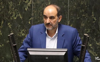گوشت را به گربه می دهیم، می گوییم نخور/ آقای رئیسی! شما صحبت از مبارزه با فساد نکنید / از وزیر حامی فساد، حمایت می کنید