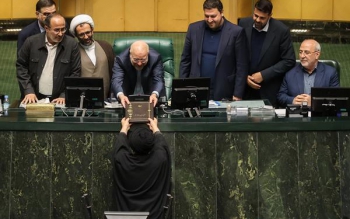 توانگر: بانک های دولتی وضع وخیمی دارند/ استمرار اشتباه پرداخت یارانه نقدی در بودجه سال آینده