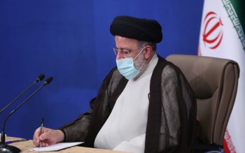 دانشمندان برای رفع مشکلات کشور راهکار ارائه کنند/بخش تولید نیازمند نیروهای ماهر است