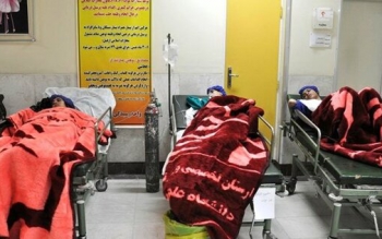 بار اول بوی تخم‌مرغ گندیده آمد، بار دوم بوی اسپند/پدر دانش‌آموز: چرا کلاس‌ها را غیر حضوری نمی‌کنند؟