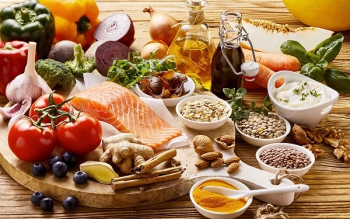 بهترین و بدترین غذاها برای نفخ، یبوست، سوزش سردل و تهوع