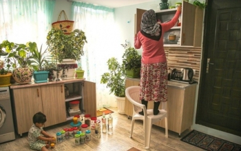 خانه را این طور تکان بدهید
