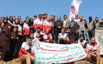 کاشت ۳۵۰۰ اصله نهال توسط امدادگران هلال احمر گیلان