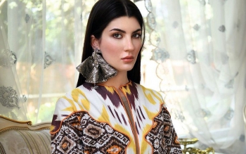 عکس جنجالی گردشگر روس از میدان آزادی تهران
