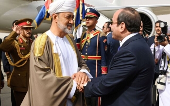 سفر سلطان عمان به مصر و وساطت میان تهران و قاهره