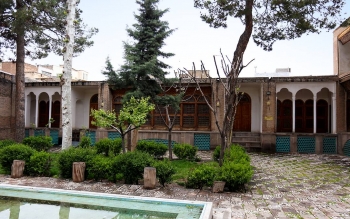 عروس رئیس سازمان اوقاف و امور خیریه با ۹۰۰هزارتومان ۵سال گذشته مستاجر ما بوده/ فشار می آوردند صدایش را درنیاوریم