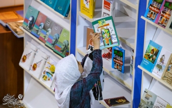 دانش آموزان در روخوانی افت وحشتناکی دارند/کتابخوانی را برای بچه هایتان اجباری کنید