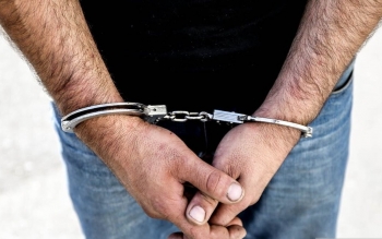 دوستم را به خاطر خاموش، روشن کردن لامپ کشتم