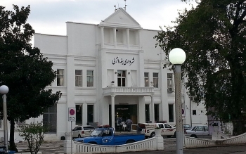 شهردار انزلی به دلیل دریافت حق جلسه ۳ میلیونی از کمیسیون ماده ۱۰۰با حکم‌قضایی برکنار شد