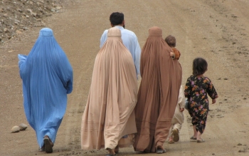 ازدواج لاکچری مقام ۶۰ ساله طالبان با دختر ۱۸ ساله!