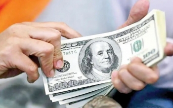 قیمت دلار ۲۸ تیر ۱۴۰۲/ بازار ارز در انتظار نتیجه دیدارهای سیاسی