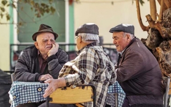 شاید حوصله تان سر برود اما سالمندان را به خاطره گویی  تشویق کنید