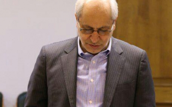 مسعود نیلی، اقتصاددان معروف از دانشگاه اخراج شد یا بازنشسته