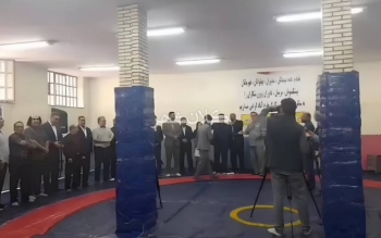افتتاح سالن ورزشی با ۲ ستون در وسط تشک کُشتی
