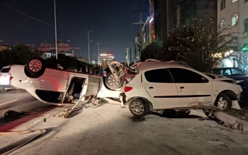 سمند بعد از برخورد با ۲ خودرو واژگون شد