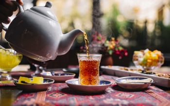 با داشتن این علایم کمتر چای بنوشید