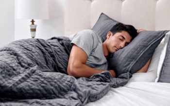 فواید پتوی سنگین برای سلامت جسم و روان