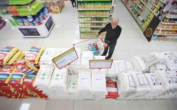 قالیباف: توزیع کالابرگ الکترونیک هر ماه انجام می‌شود