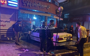 راننده با اتومبیلش وارد نانوایی شد