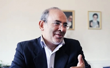 دست دادن و روبوسی دانشجویان دختر و پسر من را منقلب کرد