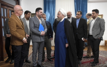  عده ای را اتوبوسی وارد دانشگاه می کنند/بار خارج نشدن از برجام بر دوش من بود/ مشکل توانستم موافقت بگیرم که واکسن وارد کنیم