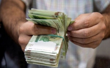 پزشکانی که از بیماران پول نقد می گیرند مجرم هستند