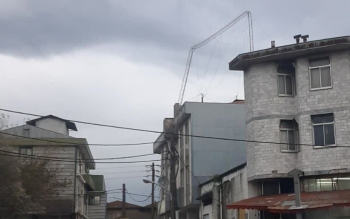 باد، دکل رادیویی بندرانزلی را واژگون کرد