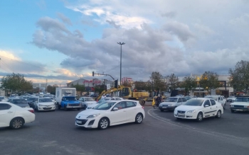اصلاح هندسی تقاطع فرزانه رشت باسرعت درحال اجراست/شهروندان ترافیک ۱۰روزه را تحمل کنند