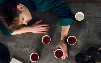 اگر این ۶ علائم را دارید پس به کافئین معتاد هستید!