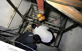 سقوط مرگبار سارق بدشانس از آسانسور خراب