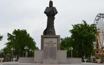 دستور رئیس جمهور تاجیکستان برای توزیع رایگان شاهنامه فردوسی به خط سیریلیک میان خانواده‌های تاجیک