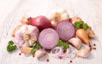 درخواست طلاق از تازه عروس به خاطر ریختن سیر و پیاز در غذا
