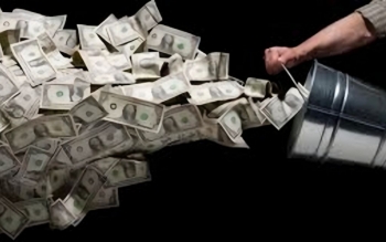 کنایه عباس عبدی به رئیسی؛ اصرار بر بی اطلاعی دولت از پراخت ۳ میلیارد دلار به یک نفر عذر بدتر از گناه است؛ این تحلیل فسادنمایی نیست