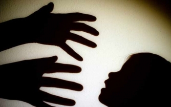 محکومیت ناپدری به جرم آزار شیطانی دختر ۱۰ساله