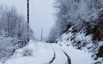 مسدود بودن راه دسترسی و قطعی برق در ۹ روستای شهرستان رشت
