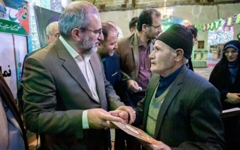 این پدر صاحب ۱۰ فرزند و ۴کودک زیر ۱۰ سال است/عکس