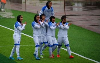 گزارش تصویری پیروزی شیرین دختران ملوان زیر باران رشت