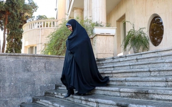 بسیاری از بانوان زباله  گرد سرپرست خانوار به دلیل سودآوری زباله گردی این شغل را رها نمی کنند