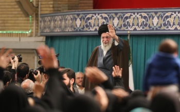 مجلس قوی و پیشرفت کشور با انتخابات قوی و پرشور/رهبر انقلاب: رأی ندادن هیچ مشکلی را از کشور حل نمی کند