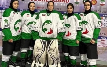 نشان طلای هاکی روی یخ آسیا - اقیانوسیه بر گردن دختران ایران