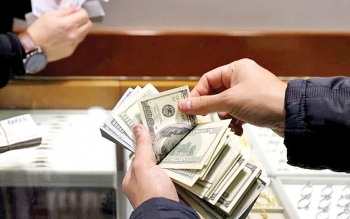 قیمت دلار امروز ۲۷ فروردین ۱۴۰۴ / دلار در کریدور ۸۰ هزار تومانی باقی ماند
