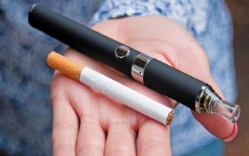 وزارت بهداشت: زیر بار صدور مجوز به سیگارهای الکترونیک نمی رویم