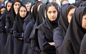 دفاع تمام قد روزنامه اصولگرا از ازدواج دختران دانش آموز؛ به جای دوستی، راه درست ازدواج را انتخاب کرده اند!