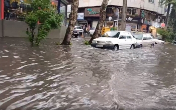  آبگرفتگی معابر رشت با بارندگی شدید بهاره