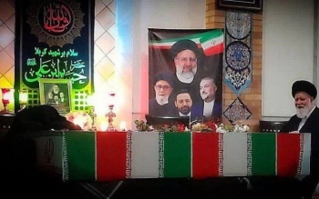 گریه های آیت الله علم الهدی امام جمعه مشهد هنگام نماز بر پیکر سید ابراهیم رییسی دامادش