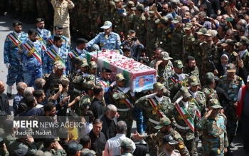  پیکر شهید دریانوش کمک خلبان بالگرد رئیس جمهوری به خاک  سپرده شد