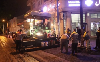روکش و لکه گیری همزمان آسفالت در خیابانها و محلات رشت/پایان چاله چوله و دست انداز در رشت تا ۲ماه آینده