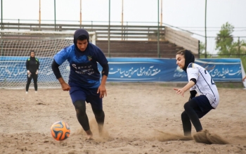 گزارش تصویری؛ اولین دوره مسابقات قهرمانی فوتبال ساحلی زنان گیلان