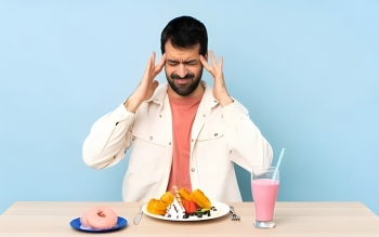 غذاهایی که سبب تشدید میگرن می‌شوند؟