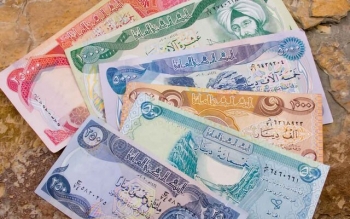 زمان عرضه دینار به زائرین اربعین اعلام شد/ معرفی ۷ بانک‌ عامل برای فروش ارز